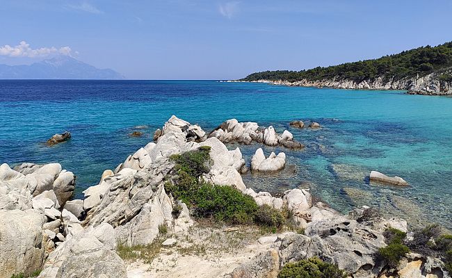 Best places for holidays in Halkidiki: for families, couples and party animals