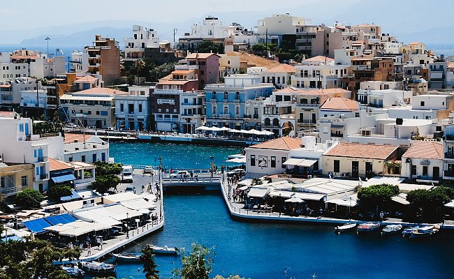 Agios Nikolaos: Strände und Sehenswürdigkeiten