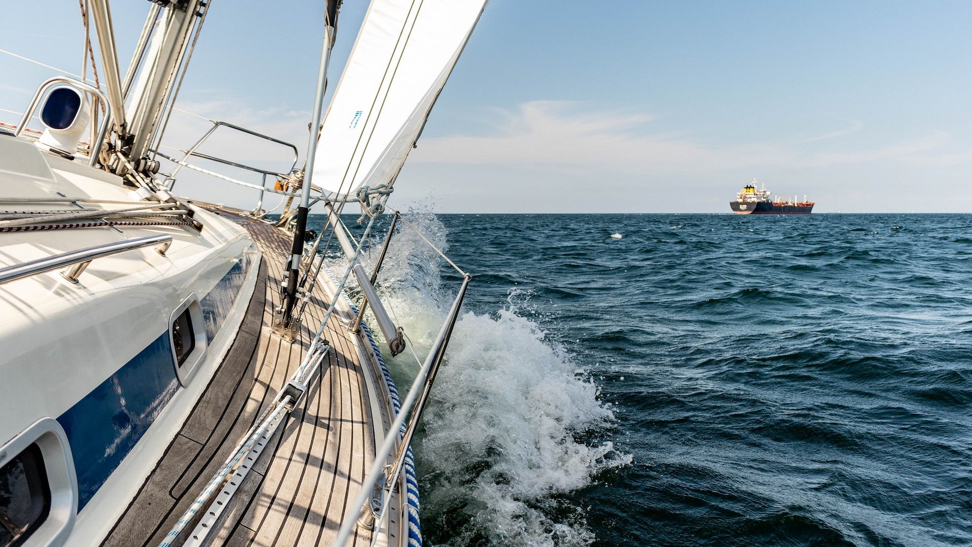 What to choose: a catamaran or a sailboat?