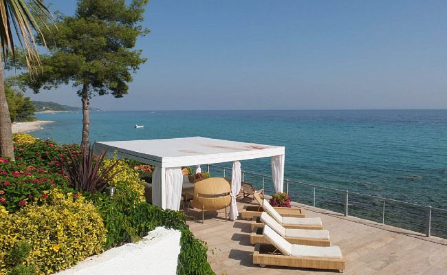 Top mistakes to avoid while choosing a holiday villa in Greece