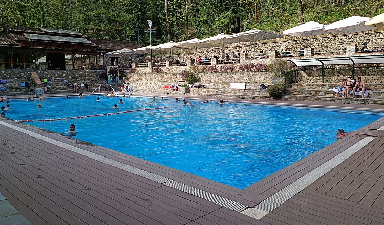 Thermal pool in Aridea