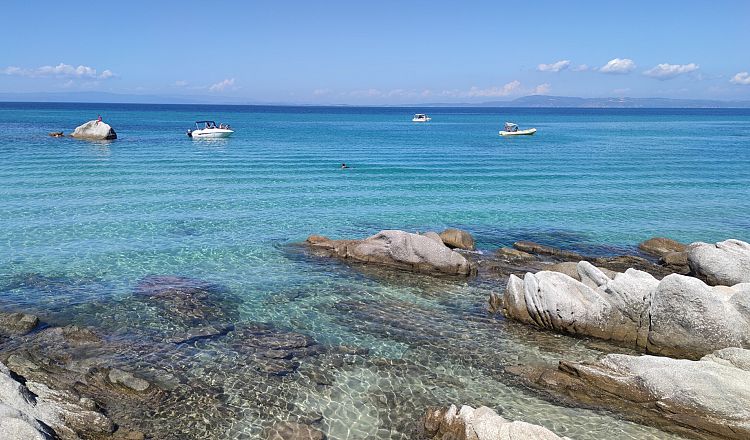 Turquoise waters of the second peninsula of Halkidiki
