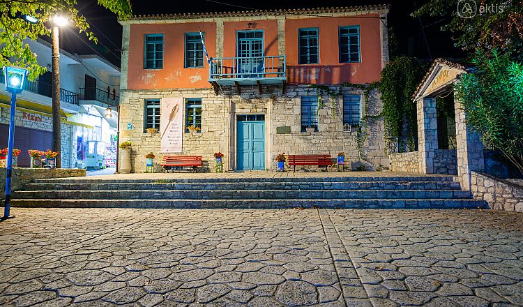 Фольклорный музей на главной площади Афитоса