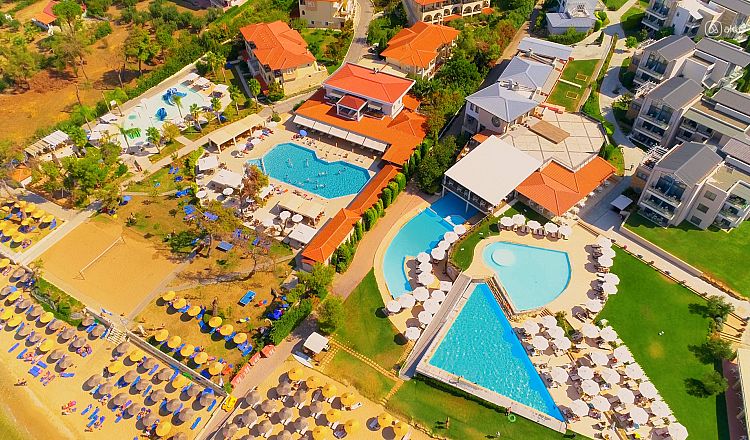 5-star hotel with indoor and outdoor pools in Halkidiki