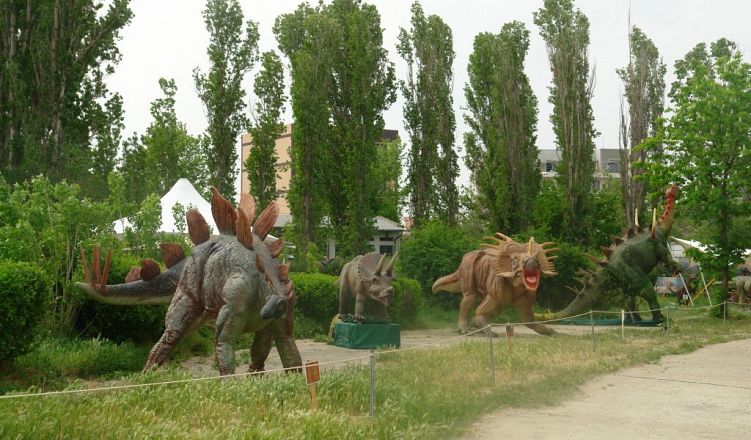 Парк с динозаврами